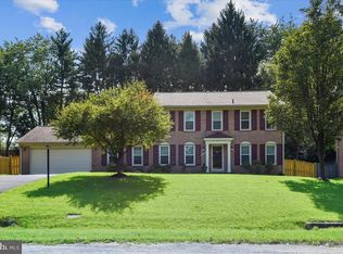 9000 Cherbourg Dr, Potomac, MD 20854