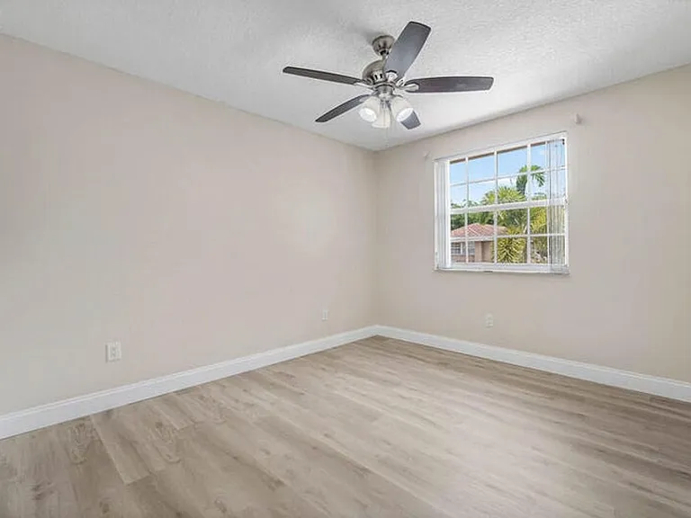 10425 Buena Ventura Dr — Photo 12