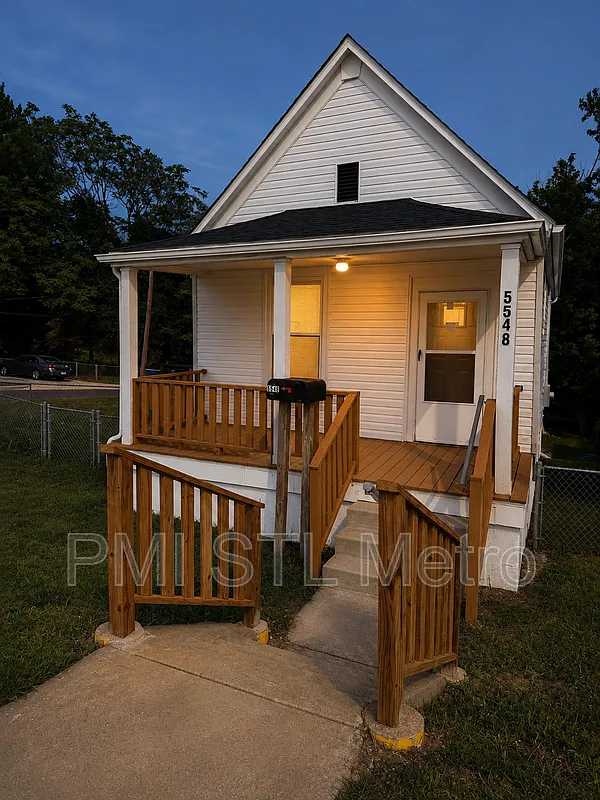 3 bed, 1.5 bath, 1122 sqft, $1,350 — Photo 1