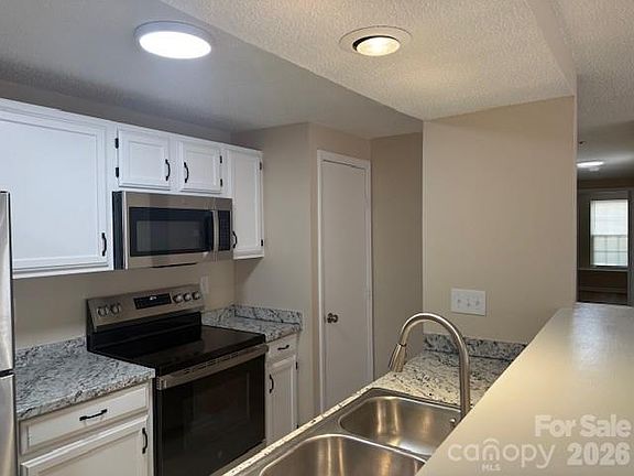 3rd image of 1610 Arlyn Cir