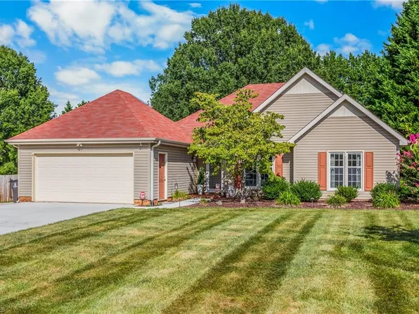 545 Adams Gate Rd, Winston Salem, NC 27107