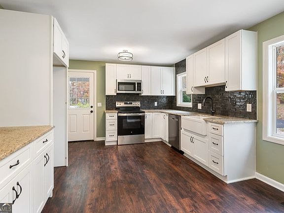 4th image of 30 Henson St Unit 1