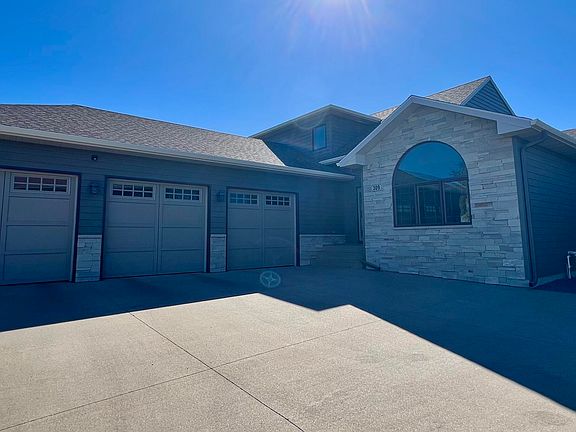 4th image of 309 Country Dr