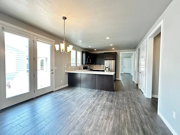 5042 W Willow Way — Photo 11