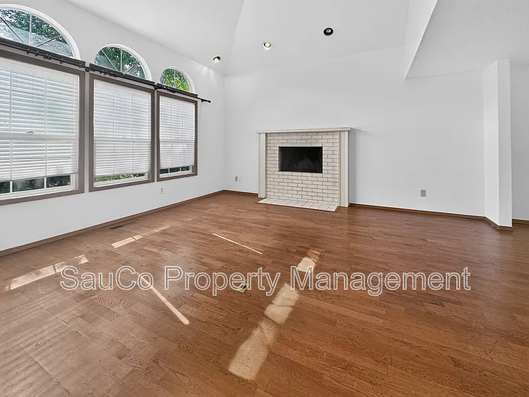 1587 NE 57th Ave — Photo 9