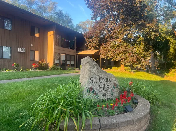 907 Coulee Rd APT 204, Hudson, WI 54016