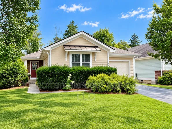 100 Little Fox Ln, Fletcher, NC 28732