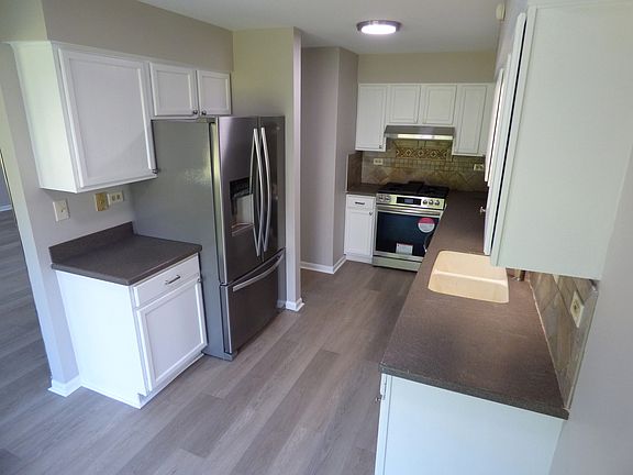 4th image of 652 E Whispering Oaks Ct