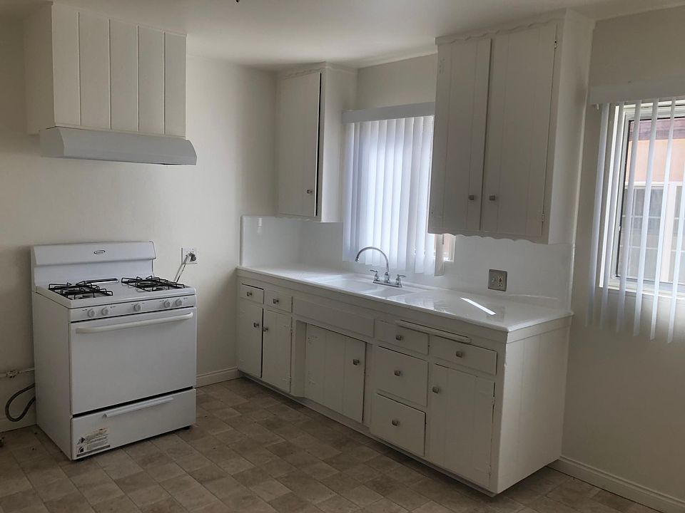 1st image of 328 W Loraine St #8