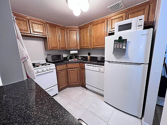 4th image of 325 E 64th St APT 507