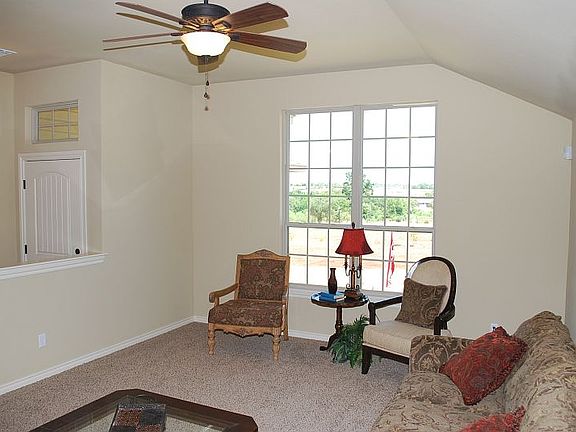 5th image of 2208 Diana Dr