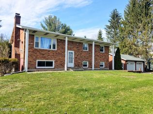 879 Arno Dr, Castleton, NY 12033