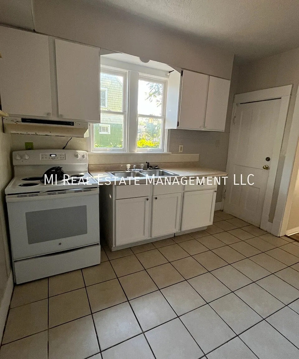 2 bed, 1.0 bath, 1000 sqft, $1,295 — Photo 3