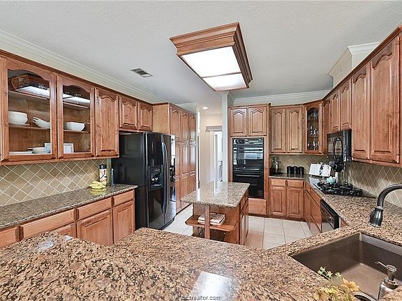5th image of 4704 Westminster Dr