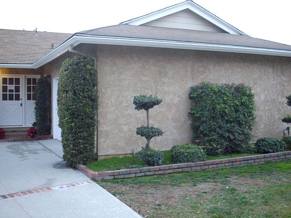 Front Entry - Sprinklers, brick work throughout yard
