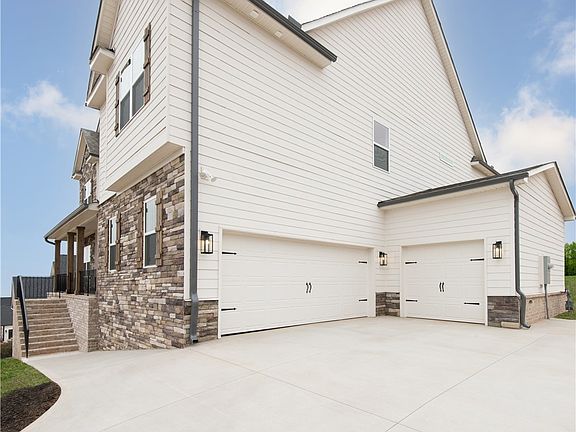 3rd image of 222 Holly Branch Rd
