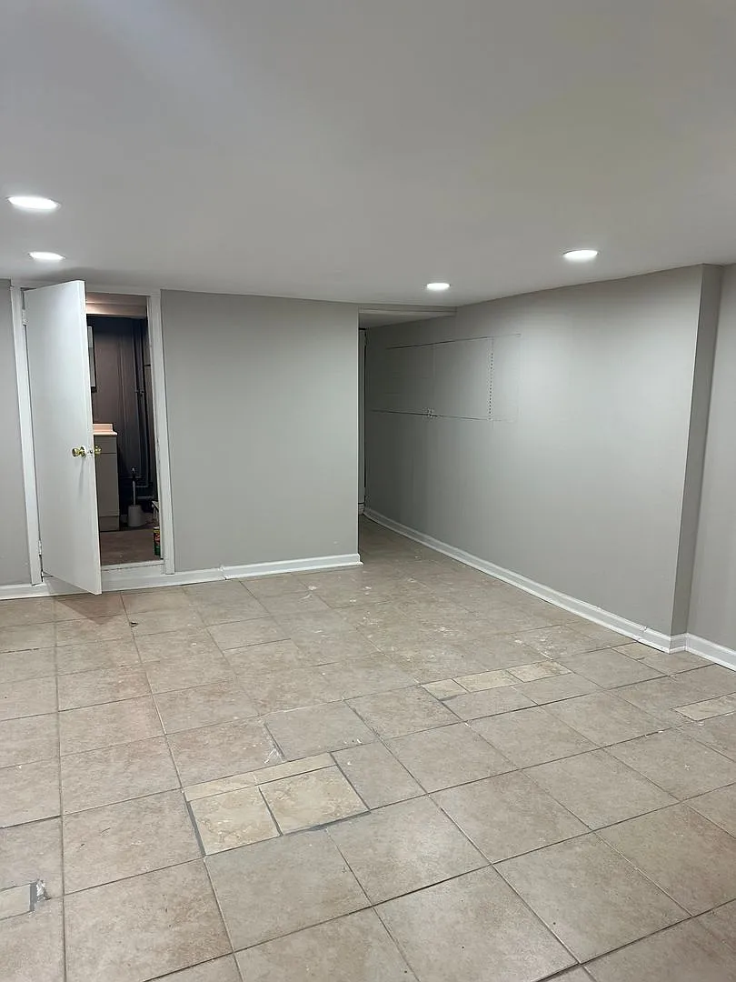 5 S Wickham Road — Photo 1