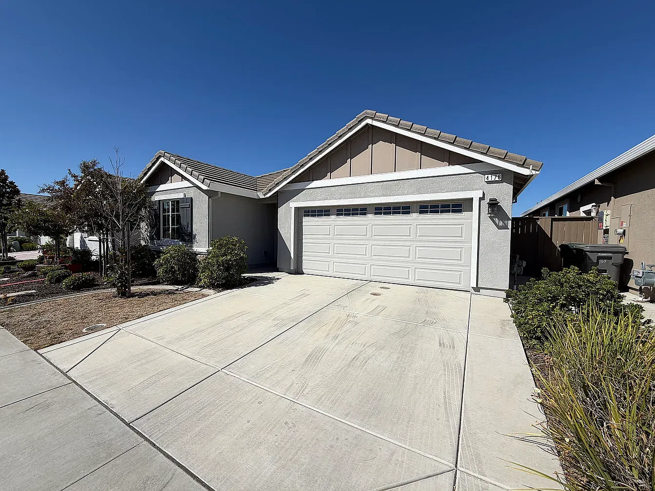 3 bed, 1203 sqft, $2,900 — Photo 2