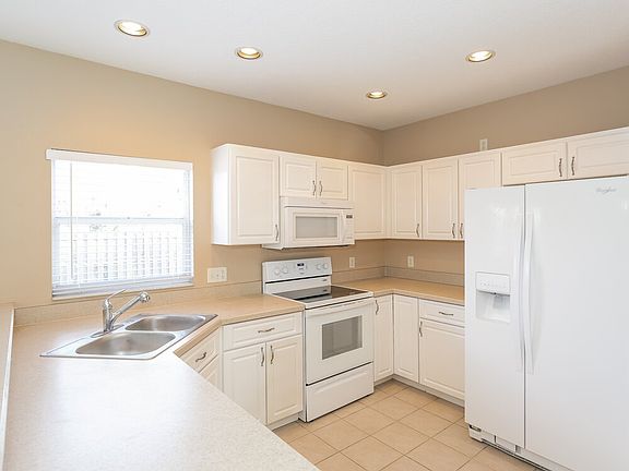 5th image of 7209 48th Ave E