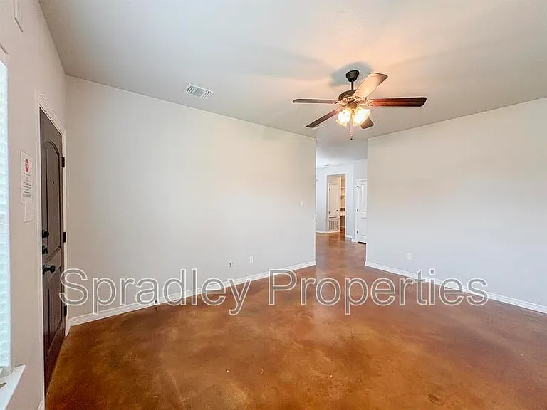 206 Juniper Dr #B — Photo 2