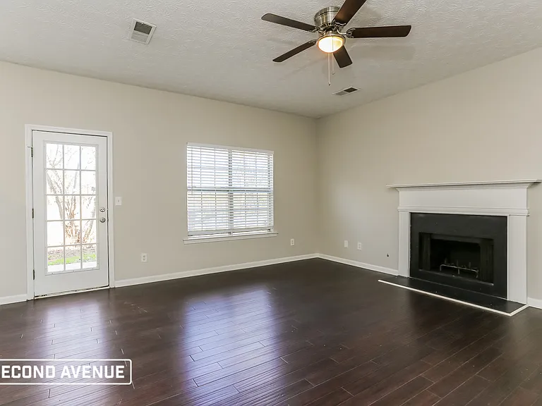 1600 Beech Grove Dr — Photo 6