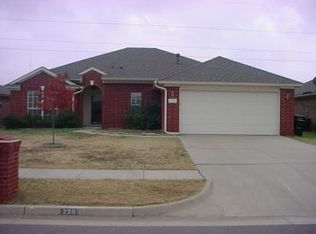 220 SE 26th St, Moore, OK 73160