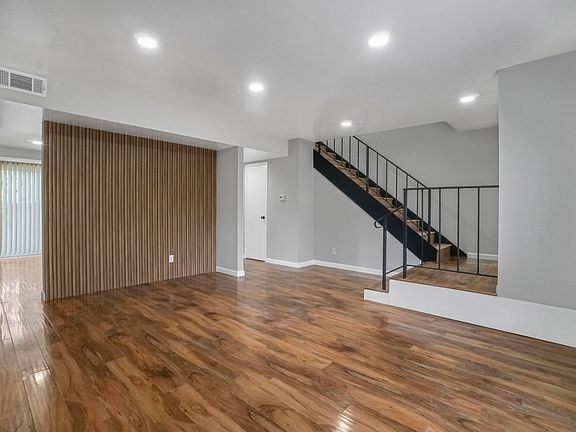 2nd image of 3974 Tarrytown Ln