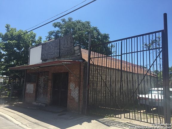 2nd image of 1708 Guadalupe St