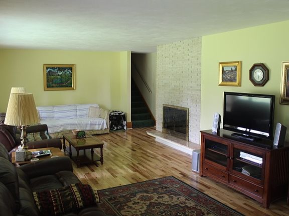 2nd image of 111 E Park Ave