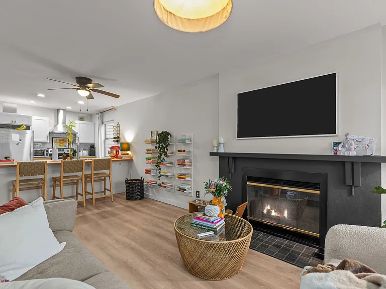 2827 Franklin Ave E #S5 — Photo 7