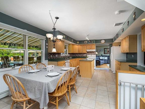 3rd image of 4 Redbridge Ct