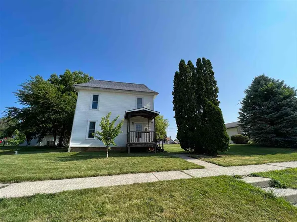 114 W Oak St, North English, IA 52316