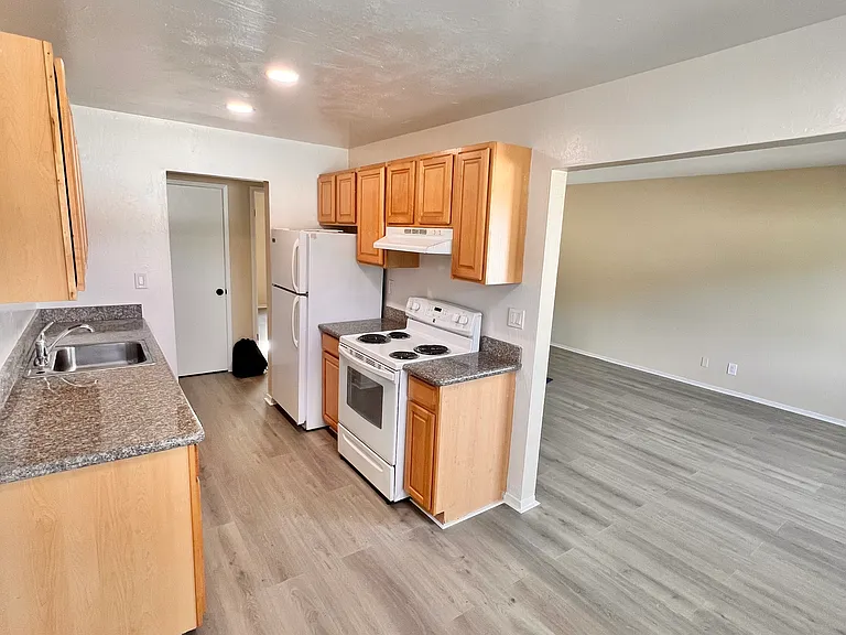 631 Sylvan St #3 — Photo 1