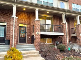 483 Woodmoor Dr, Lombard, IL 60148