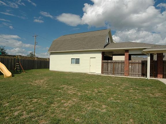 4th image of 415 Indian Blanket Dr