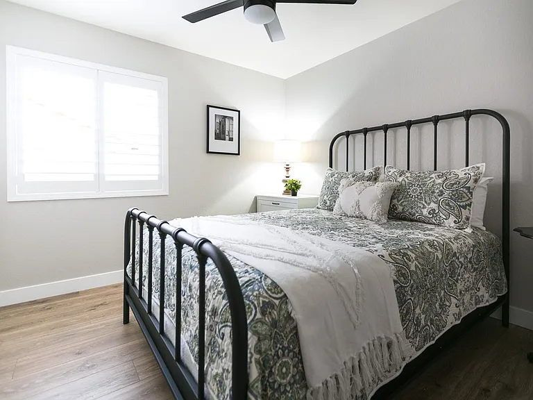 413 E Harwell Rd — Photo 21