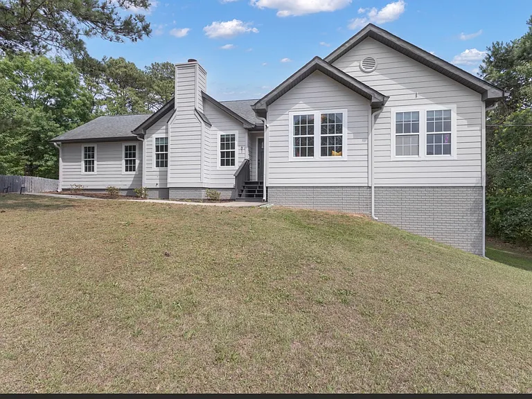 61 Brenda Ct — Photo 1