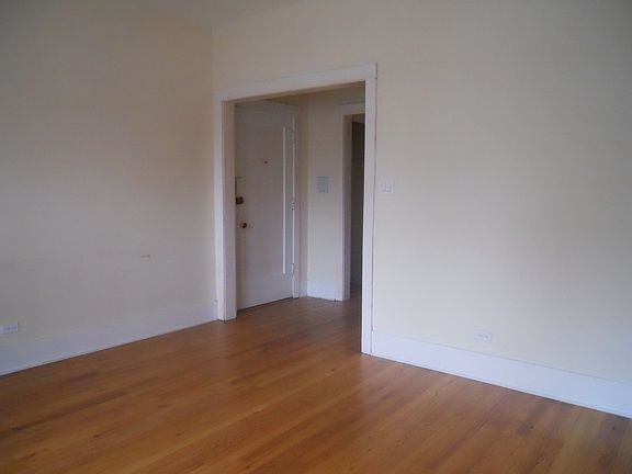 3rd image of 4608 N Leavitt St #1