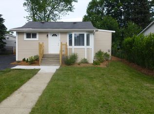 33707 N Gages Lake Dr, Grayslake, IL