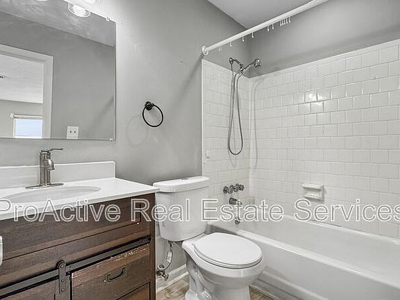5th image of 3529 Daisy Cres