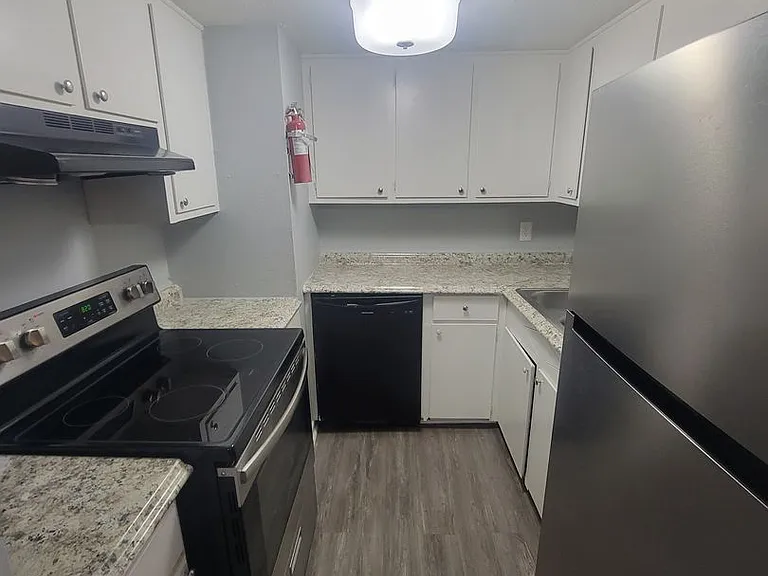 225 W McDowell Rd — Photo 23