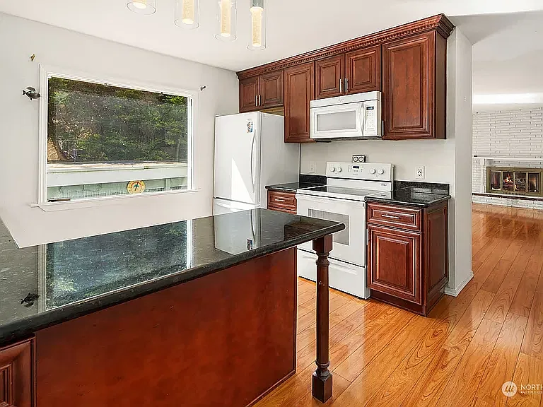 3 bed, 1700 sqft, $3,000 — Photo 4