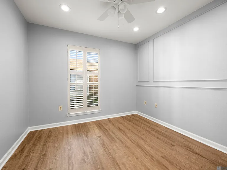 9817 Siegen Ln — Photo 12