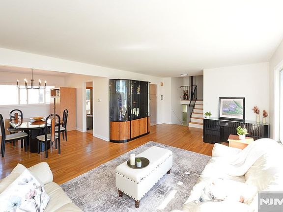 4th image of 16-35 Raymond Street