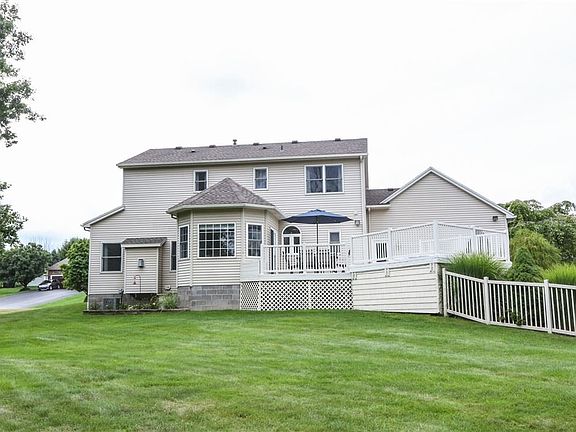 2nd image of 15 Longbow Cir