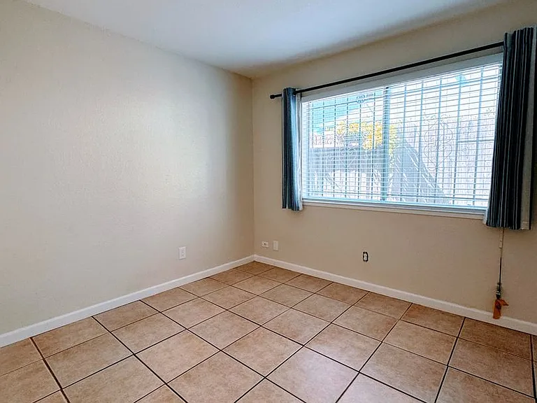 10453 Sierra Crest Dr — Photo 15