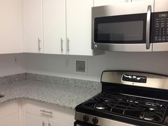5th image of 31 River Ct APT 2206