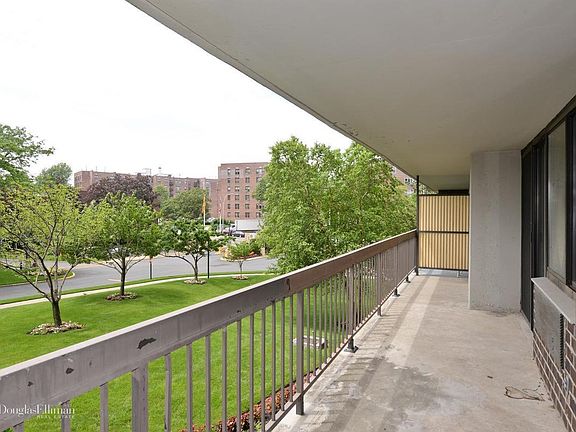 2nd image of 2 Bay Club Dr APT 2U