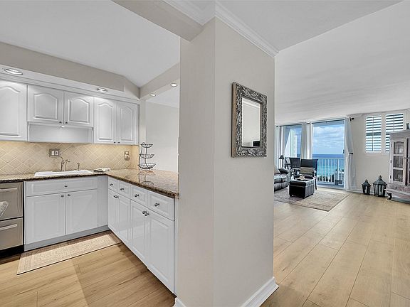 5th image of 211 S Ocean Drive #1001