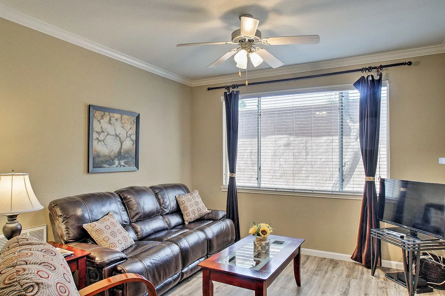 3 bed, 2.0 bath, 1259 sqft, $3,290 — Photo 1